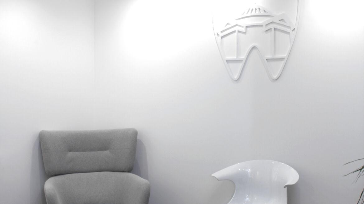 Zahnarztpraxis Stuttgart Obertürkheim — Wartezimmer